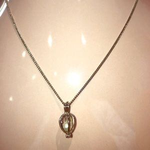 Silver necklace with pearl